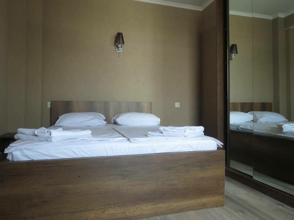 G&G Hotel Тбилиси Екстериор снимка